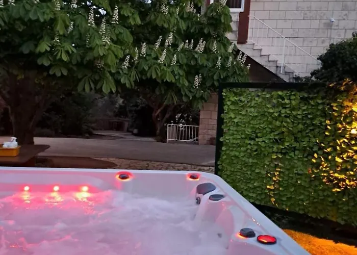 Helena2 Mit Blick Auf Wasser By Interhome